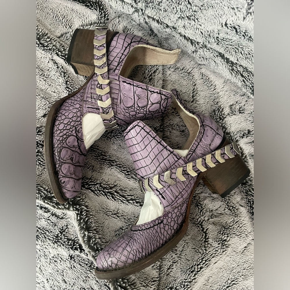**SOLD** Freebird by Steven - Blade - Picture 3 of 5